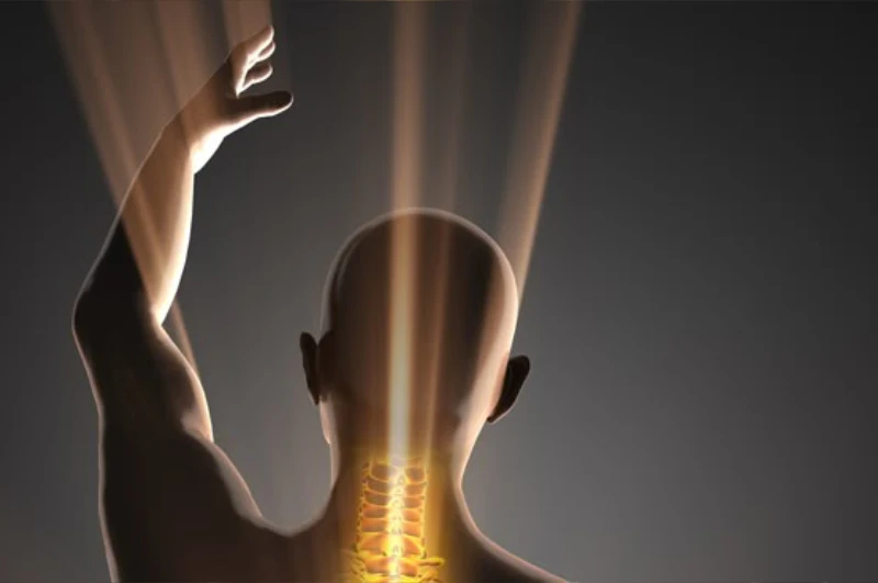 geistige Wirbelsäulenaufrichtung und Energie oben